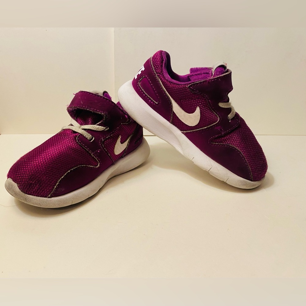 3/$30 Nike Kaishi toddler shoes in bold berry/white color.